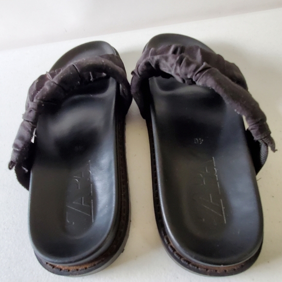 Zara Pleated Ruffle Straps Slides Size 40 US 9 Black Casual Lug Sole Sandals - Picture 8 of 16